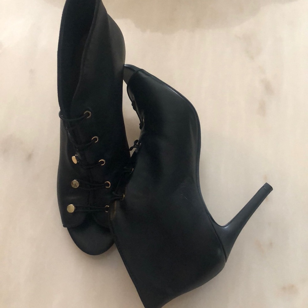 Enzo Angiolni  black leather shoe booties size 8.5